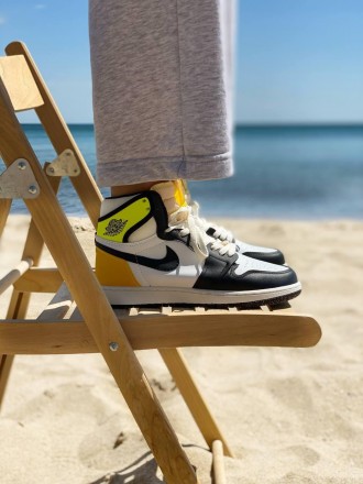 Кроссовки женские черно-белые Nike Air Jordan 1 High OG “Volt Gold” 
Отличные же. . фото 4