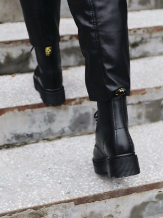 Женские ботинки черные зимние Dr. Martens 
Dr. Martens — это лучшая обувь в мире. . фото 8