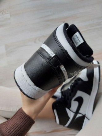 Кроссовки женские зимние черно-белые Nike Air Jordan 1 
Зимние женские кроссовки. . фото 3