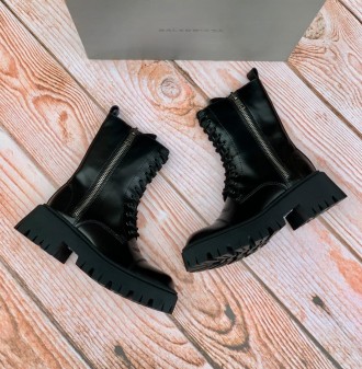 Женские ботинки черные Balenciaga Tractor
Женские ботинки Баленсиага Бутс в одно. . фото 8