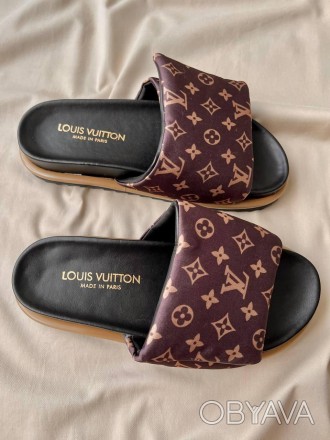 Тапочки женские бордовые Louis Vuitton
Женские шлепки Луи Виттон в бордовой расц. . фото 1