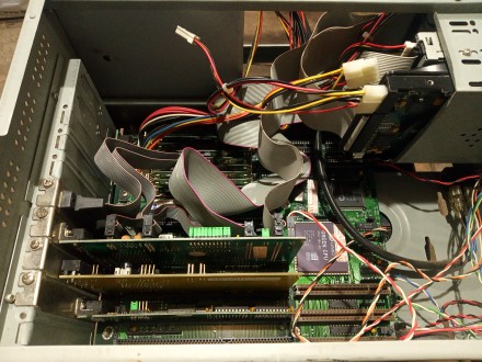 Отличное состояние. Рабочий.
Процессор UMC 486 40Mhz
ОЗУ 8Мб Simm
HDD CONNOR . . фото 9