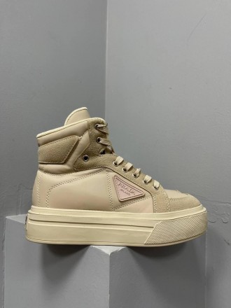 Кроссовки женские бежевые Prada Macro Re-Nylon Brushed Leather Sneakers Beige No. . фото 2
