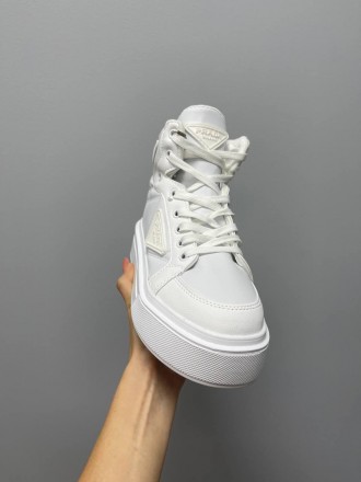 Кроссовки женские белые Prada Macro Re-Nylon Brushed Leather Sneakers White No L. . фото 4