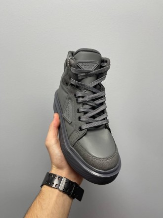 Кроссовки женские серые Prada Macro Re-Nylon Brushed Leather Sneakers Grey
Женск. . фото 5