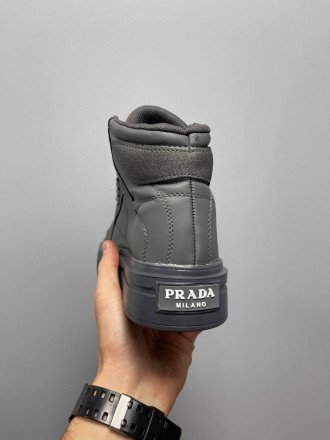 Кроссовки женские серые Prada Macro Re-Nylon Brushed Leather Sneakers Grey
Женск. . фото 7