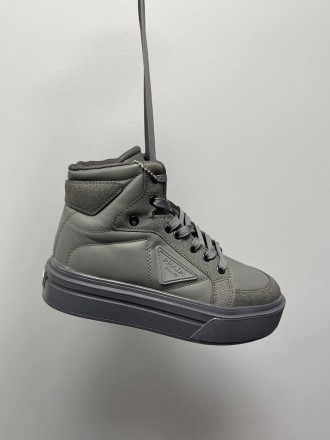 Кроссовки женские серые Prada Macro Re-Nylon Brushed Leather Sneakers Grey
Женск. . фото 3