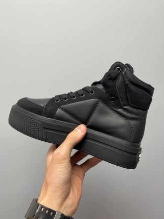 Кроссовки женские черные Prada Macro Re-Nylon Brushed Leather Sneakers Black
Жен. . фото 3