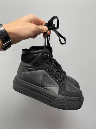 Кроссовки женские черные Prada Macro Re-Nylon Brushed Leather Sneakers Black
Жен. . фото 7