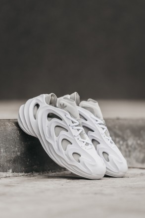 Кроссовки мужские белые Adidas AdiFOM Q Cloud White
Белые мужские спортивные кро. . фото 7