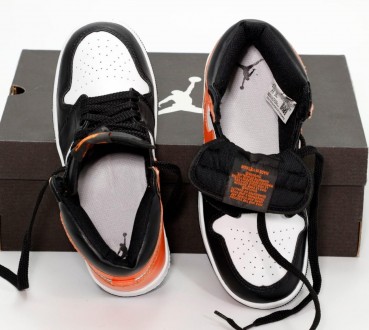 Кроссовки женские оранжевые Jordan 1 High Orange White Black
Крутые женские крос. . фото 9