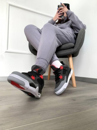 Кроссовки женские серые Jordan 4 Retro 'Infrared' Grey Red Black White
Серые жен. . фото 3