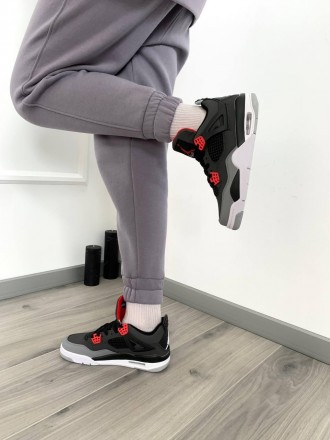 Кроссовки женские серые Jordan 4 Retro 'Infrared' Grey Red Black White
Серые жен. . фото 4