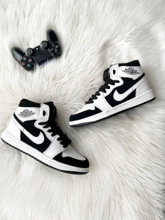 Кроссовки женские черно-белые Jordan Retro 1 Black White
Встречайте потрясающую . . фото 6