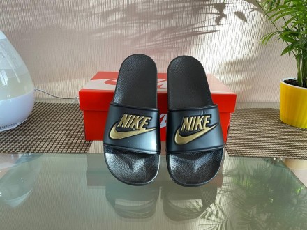 Тапочки мужские черные Nike Benassi Black Gold Logo
Летние мужские тапочки Найк . . фото 7