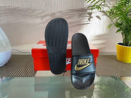 Тапочки мужские черные Nike Benassi Black Gold Logo
Летние мужские тапочки Найк . . фото 9