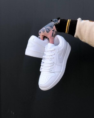 Кроссовки мужские белые Jordan Retro 1 Low White
Легендарная модель мужских крос. . фото 5