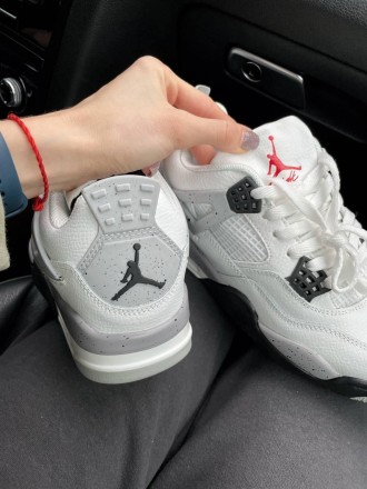 Кроссовки женские белые Jordan 4 'White Cement'
Белые женские кроссовки Джордан . . фото 6