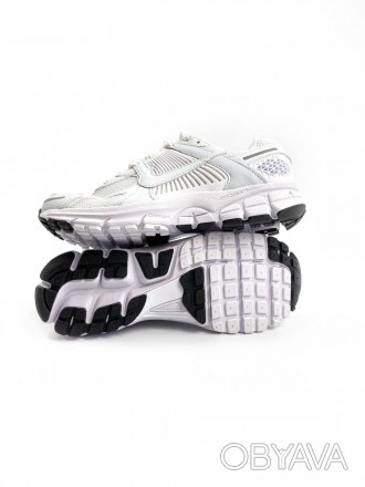 Кроссовки мужские белые Nike Zoom Vomero 5 White
Мужские кроссовки Найк ЗУМ в бе. . фото 1
