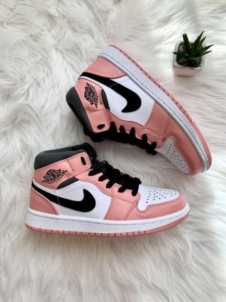 Кроссовки женские розовые Jordan 1 Retro High Patent Pink toe
Шикарная розовая р. . фото 2