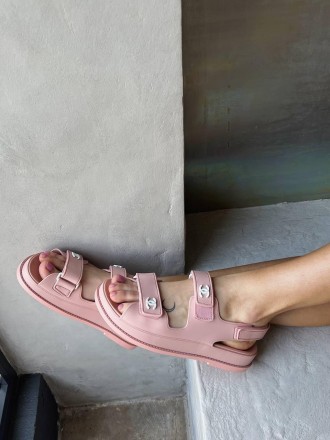 Сандали женские розовые Chanel "Dad" sandals
Женские сандали Шанель с высокой по. . фото 4
