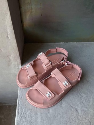 Сандали женские розовые Chanel "Dad" sandals
Женские сандали Шанель с высокой по. . фото 7
