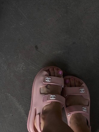 Сандали женские розовые Chanel "Dad" sandals
Женские сандали Шанель с высокой по. . фото 11