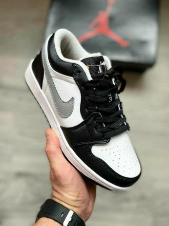 Кроссовки мужские черно-белые Jordan 1 Low Black White Grey
Встречайте потрясающ. . фото 2