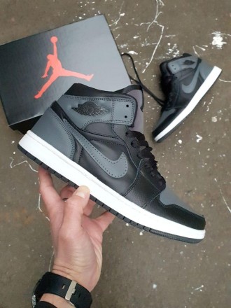 Кроссовки мужские черные Jordan Retro 1 Black Grey White High Shadow
Легендарные. . фото 2