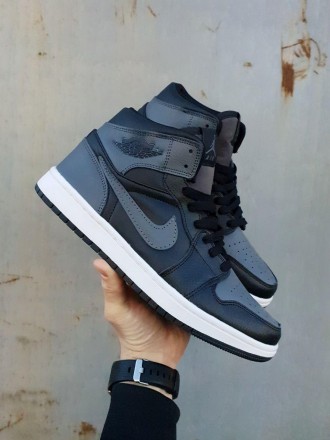 Кроссовки мужские черные Jordan Retro 1 Black Grey White High Shadow
Легендарные. . фото 5