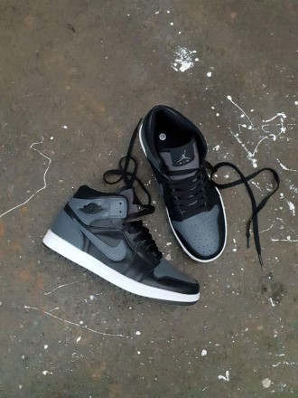 Кроссовки мужские черные Jordan Retro 1 Black Grey White High Shadow
Легендарные. . фото 7