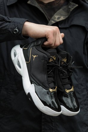 Кроссовки мужские черные Jordan Max Aura 4 Black White Gold
Мужские спортивные к. . фото 2