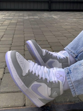 Кроссовки женские серые Jordan 1 High Retro “Light Smoke Grey”
Высокое женские к. . фото 2