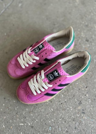Кроссовки женские розовые Adidas x Gucci Gazelle Light Pink Velvet
Невероятная р. . фото 2