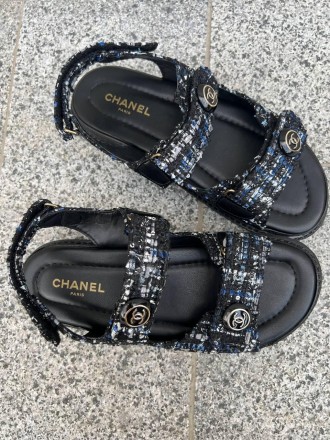 Сандали женские черные Chanel Dad Sandal Tweed Fabric Black
Женские сандали Шане. . фото 8