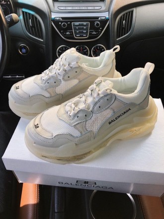 Кроссовки женские белые Balenciaga Triple S Clear Sole white
Повседневные женски. . фото 2