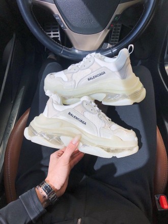 Кроссовки женские белые Balenciaga Triple S Clear Sole white
Повседневные женски. . фото 10