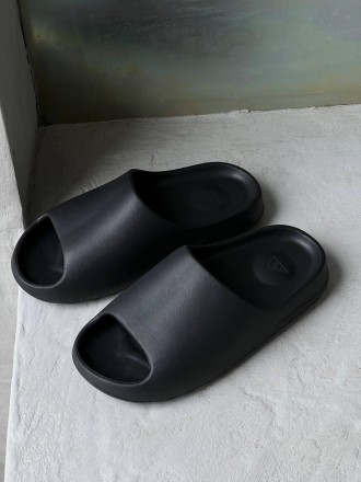 Тапочки мужские черные Adidas Yeezy Slide Black
Шикарные классические тапочки Ад. . фото 2