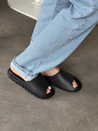 Тапочки женские черные Adidas Yeezy Slide Black
Потрясающие классические тапочки. . фото 8