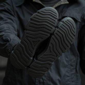 Кроссовки мужские черные Adidas Black
Классические повседневные мужские кроссовк. . фото 7