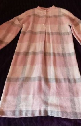 Дуже гарна та стильна сукня, з автентичними поясом. 
Колір рожевий, у велику кл. . фото 4