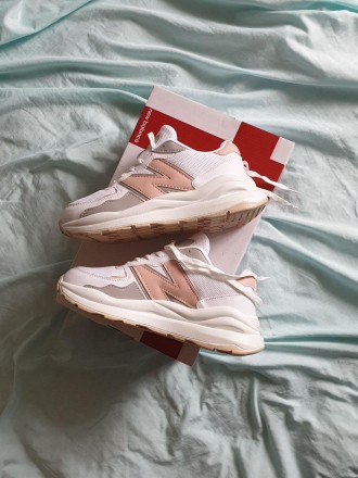 Кроссовки женские белые New Balance 574 57/40 White Pink
Легендарная модель крос. . фото 6