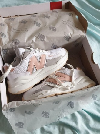 Кроссовки женские белые New Balance 574 57/40 White Pink
Легендарная модель крос. . фото 9