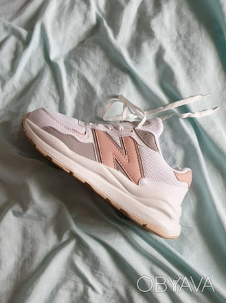 Кроссовки женские белые New Balance 574 57/40 White Pink
Легендарная модель крос. . фото 1