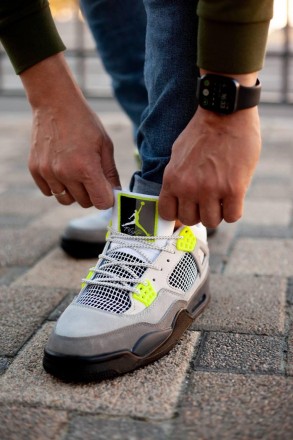 Кроссовки мужские серые Jordan 4 Retro SE "Neon"
Мужские спортивные кроссовки На. . фото 10