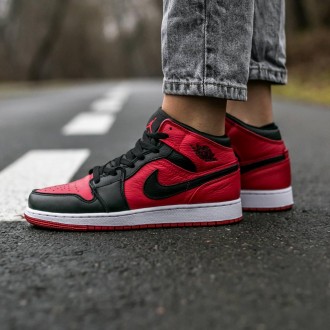 Кроссовки женские черно-красные Jordan Retro 1 Black Red White
Крутая расцветка . . фото 2