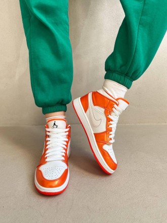 Кроссовки женские белые Jordan 1 Mid Electro Orange
Стильные высокие женские кро. . фото 11