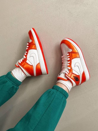 Кроссовки женские белые Jordan 1 Mid Electro Orange
Стильные высокие женские кро. . фото 10