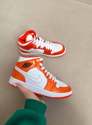 Кроссовки женские белые Jordan 1 Mid Electro Orange
Стильные высокие женские кро. . фото 5