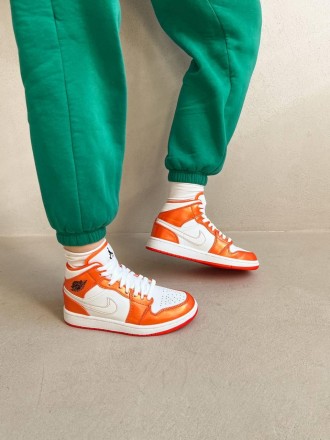 Кроссовки женские белые Jordan 1 Mid Electro Orange
Стильные высокие женские кро. . фото 8